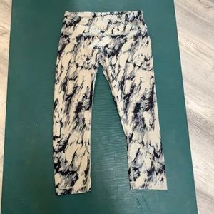 Lululemon’s crop leggings vintage! Size 4